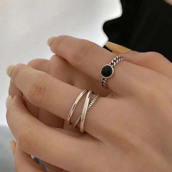 925 Sterling Silver Minimalist Black Circle Ring Wrap Twist Dainty Ring - Picture 2 of 6